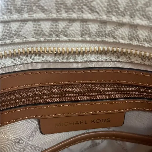 Michael Kors Jet Set Travel Large Logo Messenger Bag - Picture 12 of 15